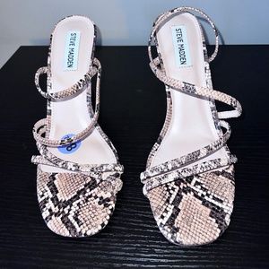 Steve Madden heels - Size 8 1/2 - New never been worn